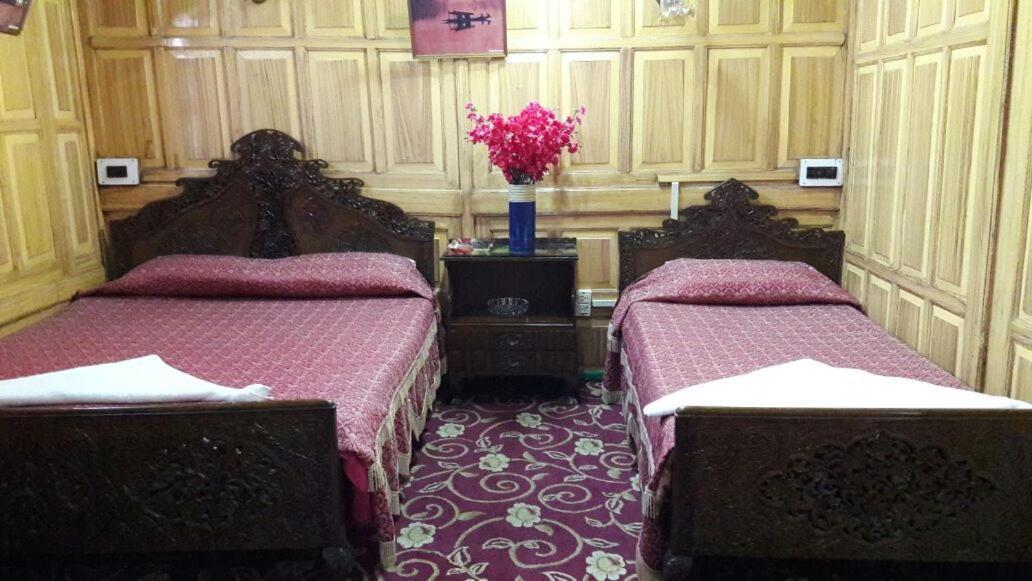 Houseboat Plato Excellence Hotel Srinagar  Exterior photo