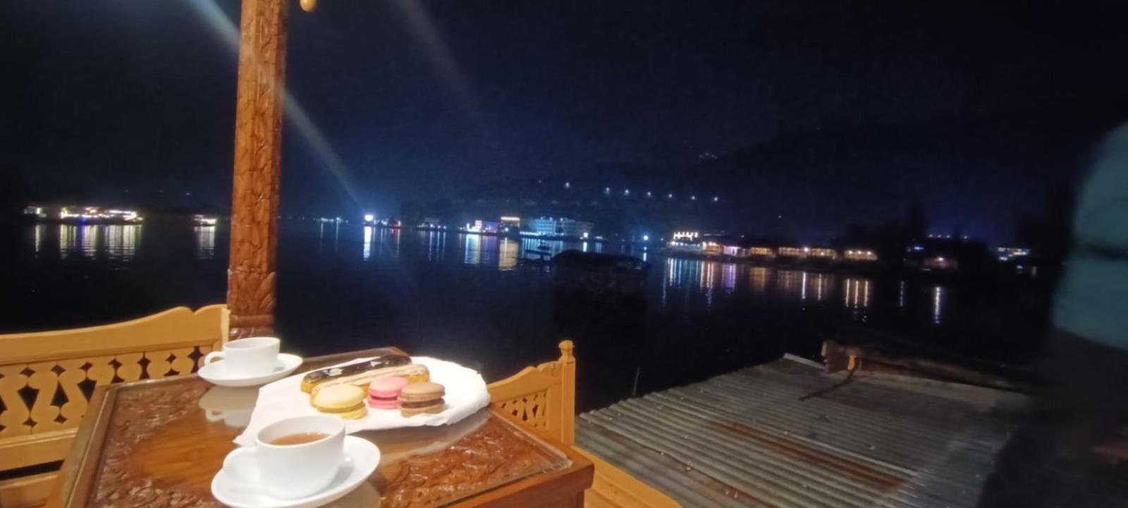 Houseboat Plato Excellence Hotel Srinagar  Exterior photo